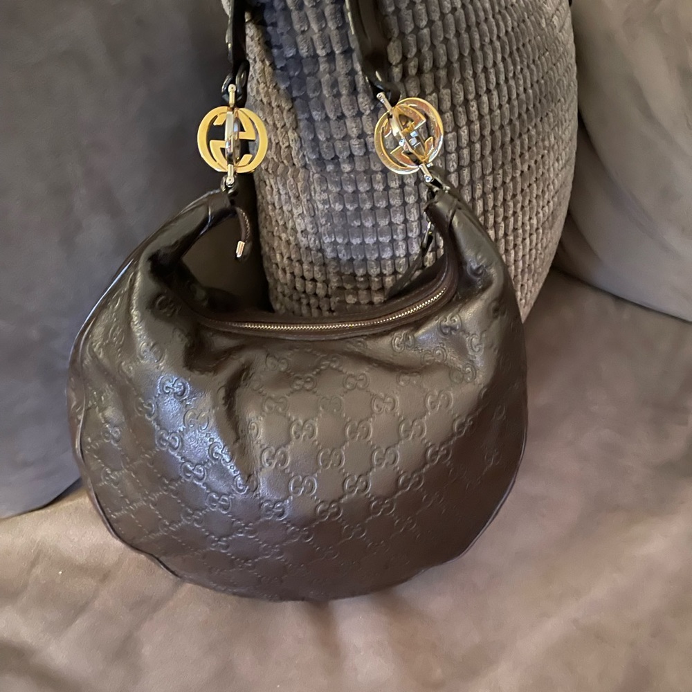 ~ SOLD ~ Gently used GUCCI hobo shoulder bag ~ 👜💃🏽 - Picture 2 of 11